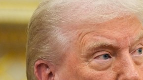 La agresiva política económica de Donald Trump no ha tenido los resultados esperados para la población.